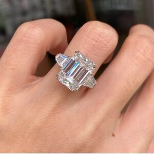 VVS1 1CT Certified Moissanite Excellent Cut sparkling Ring Size 8
